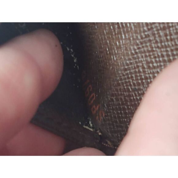 Authentic Louis Vuitton Damier Brown Wallet LV - Picture 9 of 9